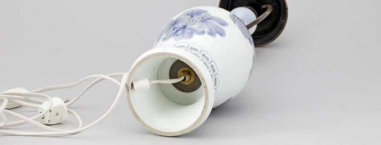 LAMPFOT, porslin, trol Royal Copenhagen.