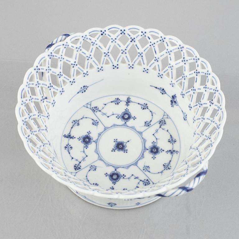 A 'Blue Fluted Full Lace' porcelain fruit basket with stand, Royal Copenhagen, model 1052 and 1098, 1898-1923.