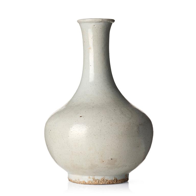 A white glazed Korean vase, Joseon.
