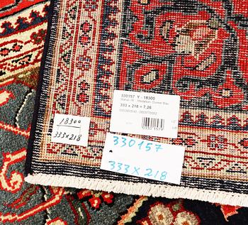 Matta, Najafabad, ca. 333 x 218 cm.