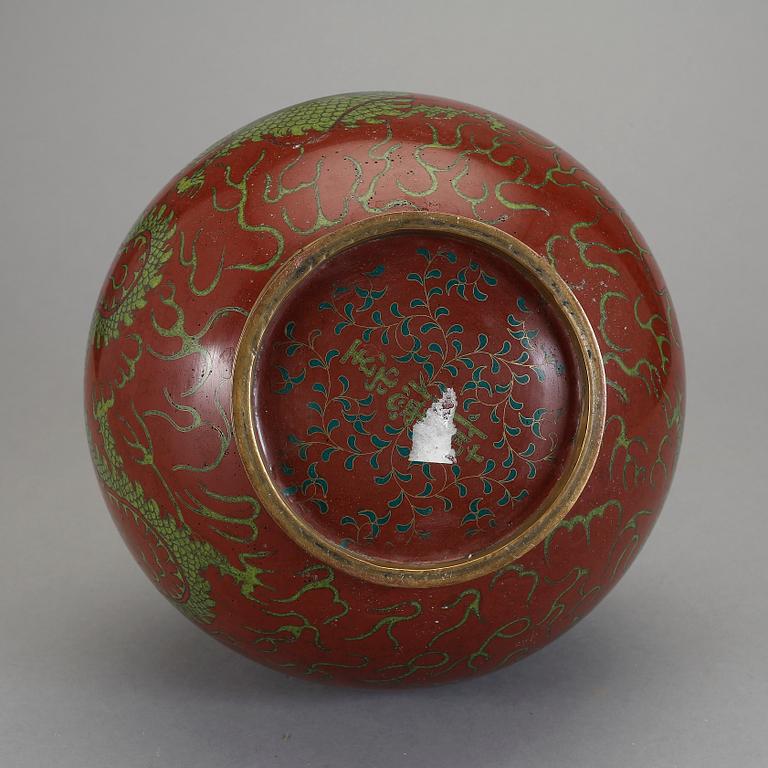 VAS, cloisonné, Kina, 1900-talets andra hälft.