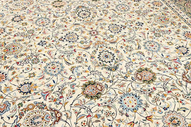Matta, Keshan, signerad Isfahanian, ca 428 x 327 cm.