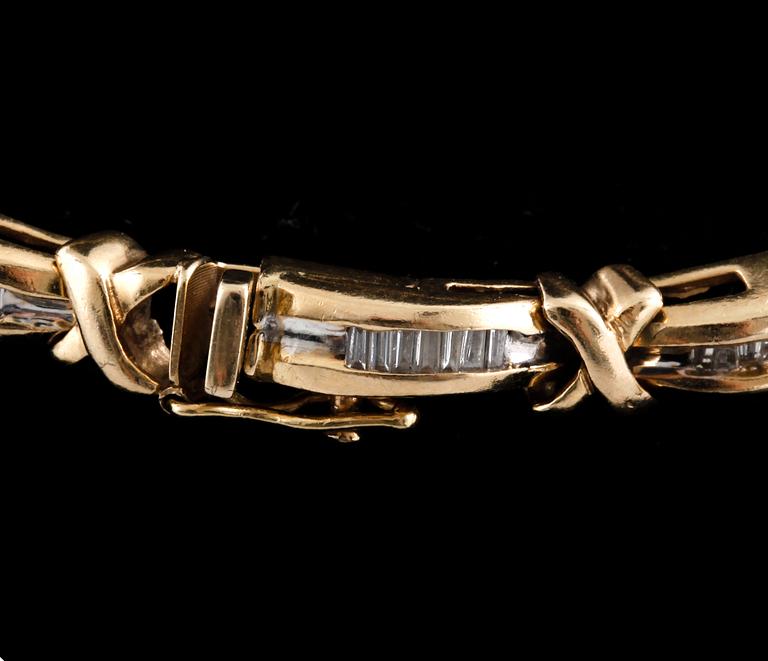 ARMBAND, 14k guld med baguetteslipade diamanter, tot ca 1.50 ct. Ca 15 g.