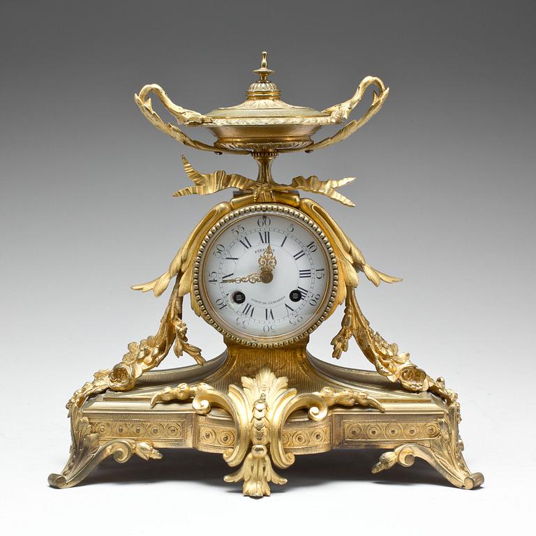 BORDSPENDYL, "Perrelet" Louis XVI- stil. 1900-talets första del.