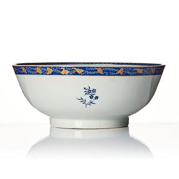 A Chinese Export punch bowl, Qing dynasty, Jiaqing (1796-1820).