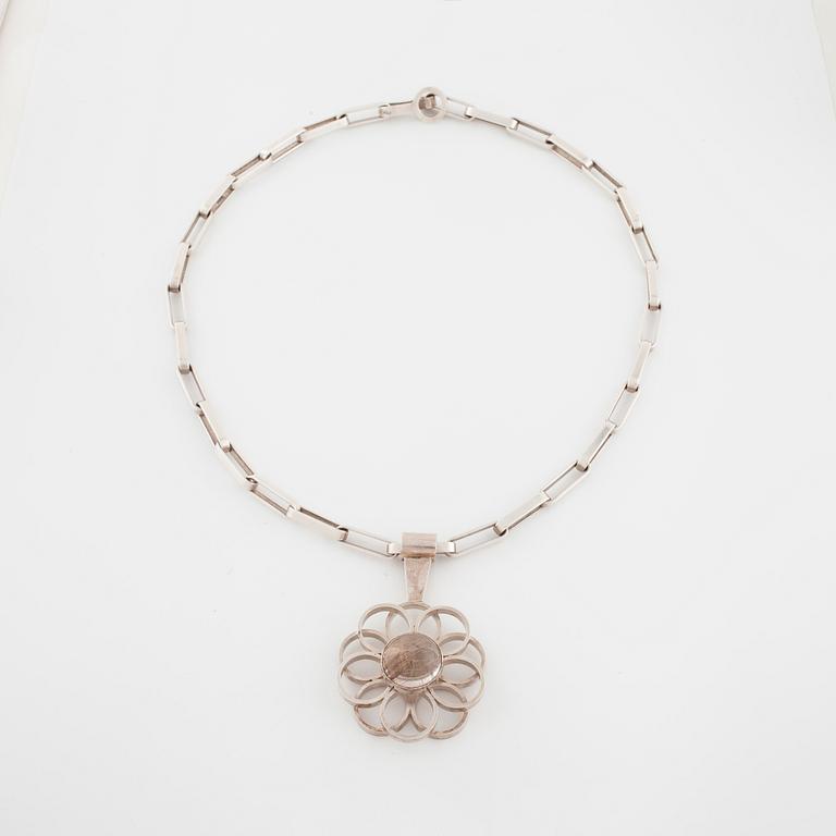 CECILIA JOHANSSON, Göteborg, 1967a necklace and a pendant with an cabochon cut rutile quartz.