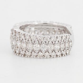 Round brilliant-cut diamond ring.