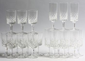 GLASSERVIS. Ca 57 delar.