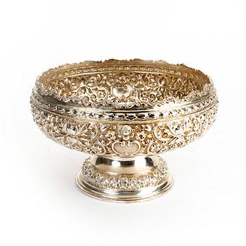 An Indian early 1900s silver bowl, weight 1160 grams.