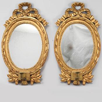SPEGELLAMPETTER, ett par, gustaviansk stil, omkring sekelskiftet 1900.