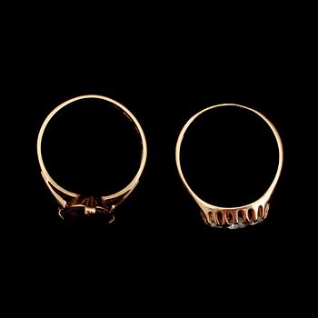RINGAR, 2 st, 18 k guld, 1950-tal. Vikt ca 6 gram.