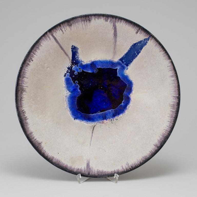 CARL CUNNINGHAM-COLE, a stoneware dish. Signed and dated 93.