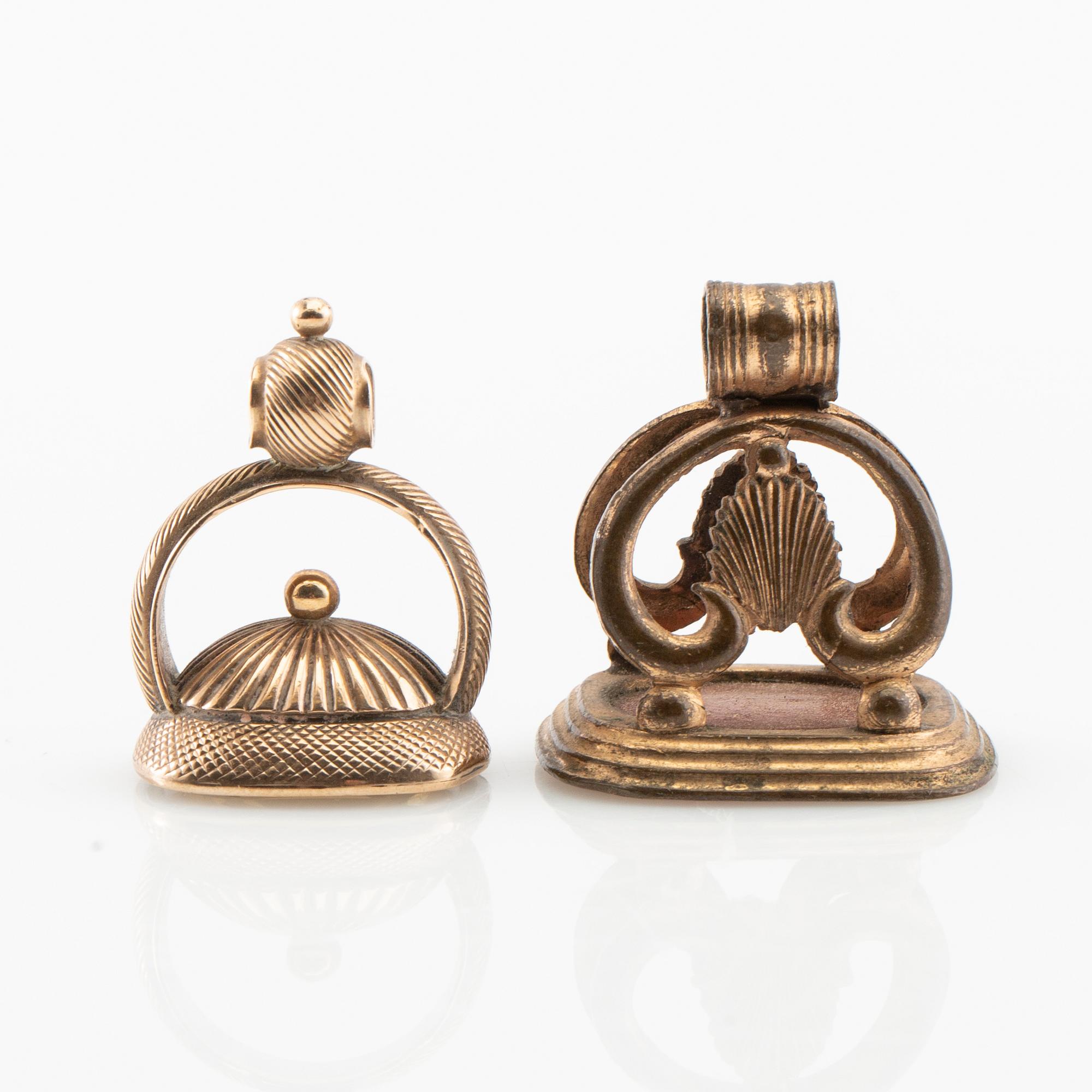 Seals two pieces, one with the arms of the Murray family.