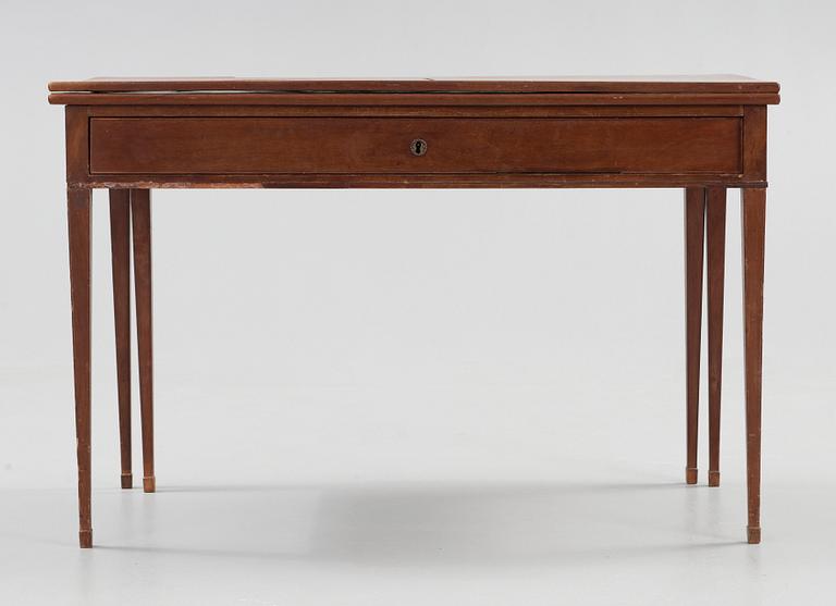 BORD. Sengustavianskt, 1700-talets slut.
