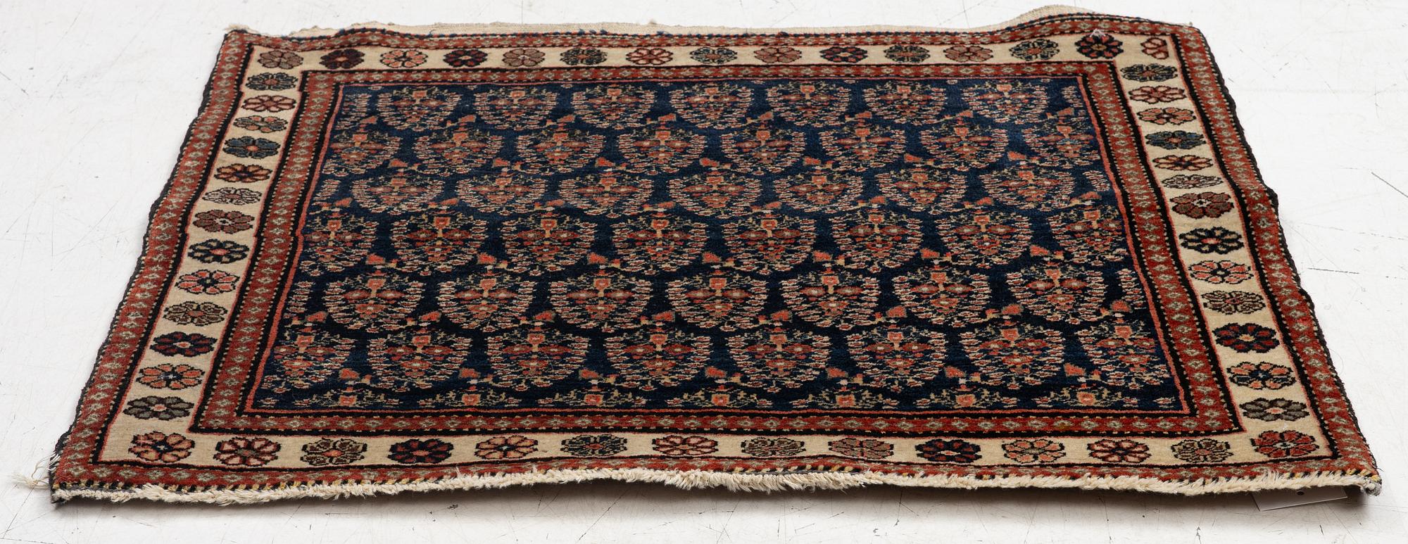 Matta/Kudde. Afshar ca 77 x 66 cm.