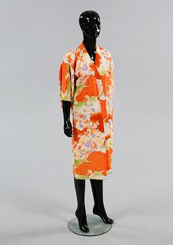 KIMONOS, 3 st, samt MORGONROCK, Japan, 1900-talets andra kvartal.