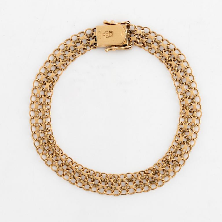 18K gold bracelet.