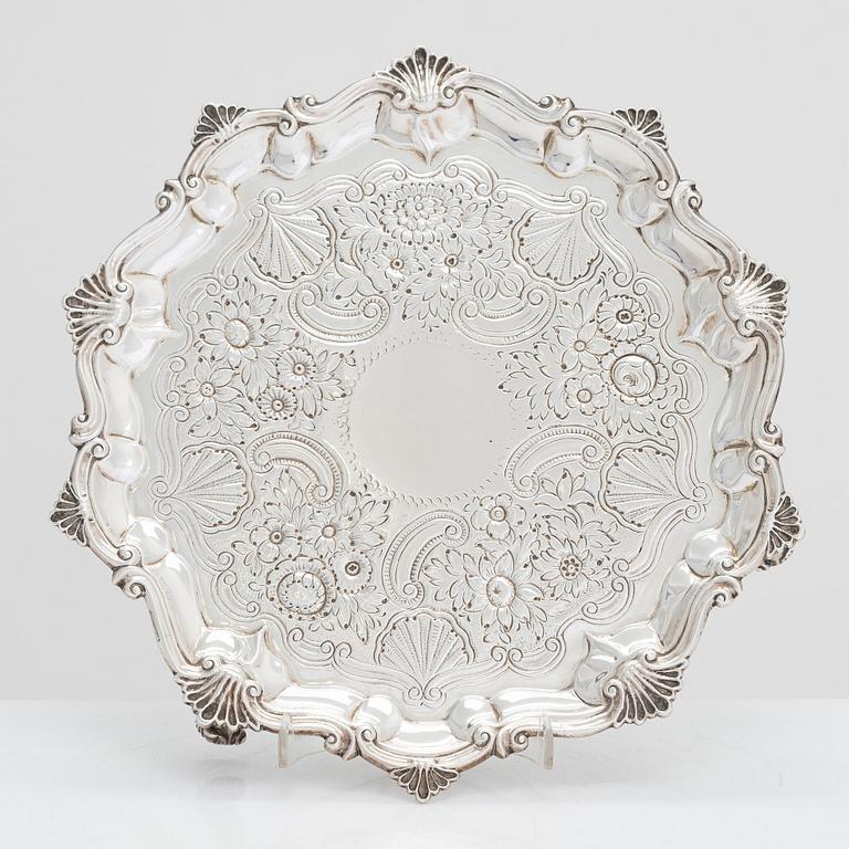 A George IV sterling silver salver, maker's mark of William Brown, London 1825.