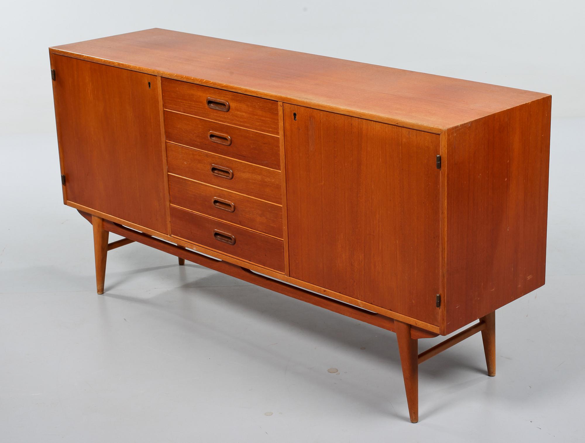 SIDEBOARD, 1900-talets tredje kvartal.