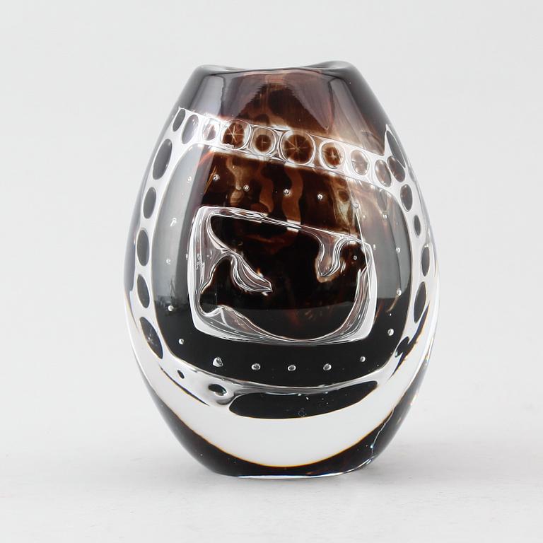 An Edvin Öhrström 'ariel' glass vase, Orrefors 1958.