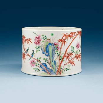 1526. A large famille rose scroll/brush pot, Qing dynasty.