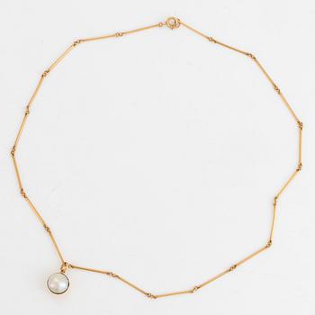 Chain Engelbert, with pendant with mabe pearl.