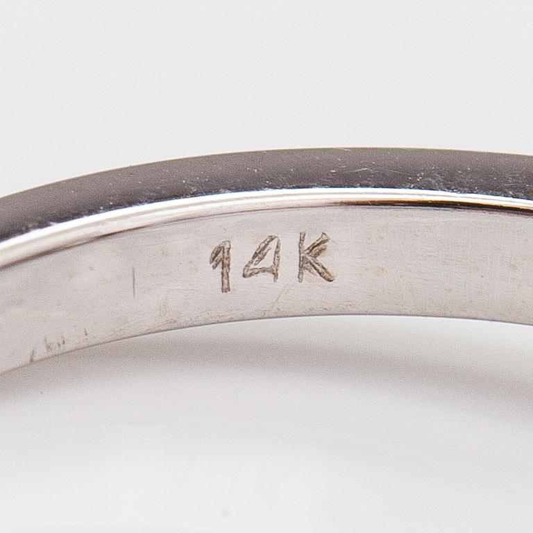 A 14K white gold ring with diamonds ca. 1.31 ct in total. AIG certificate.