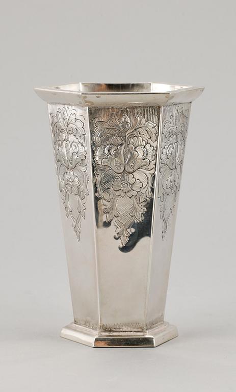 VAS, sterlingsilver, Lisa Andersson, Sverige 1982. vikt ca 330 gram.