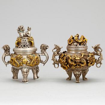 RÖKELSEKAR, 2 st snarlika, metall, Kina, modern tillverkning.