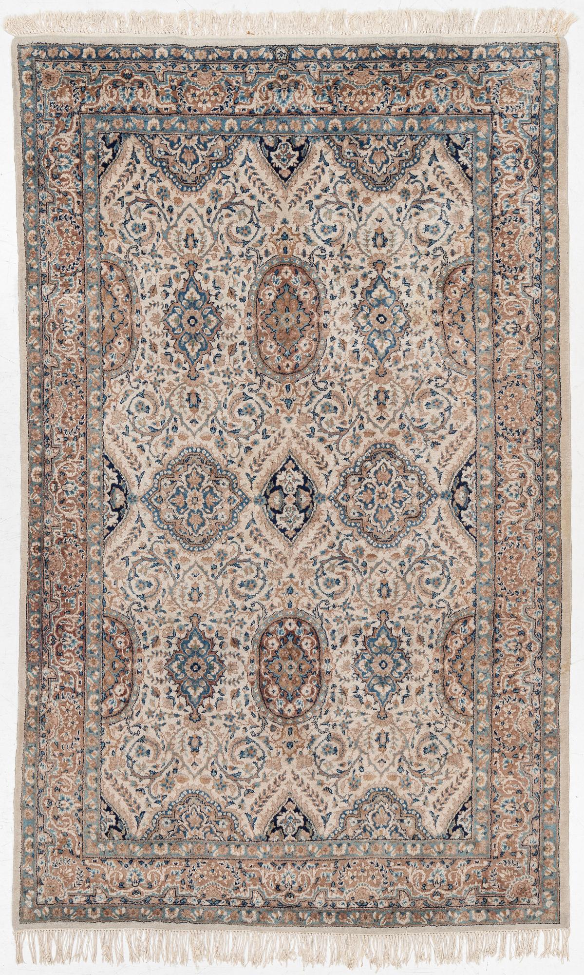 Carpet, approx. 290 x 180 cm.