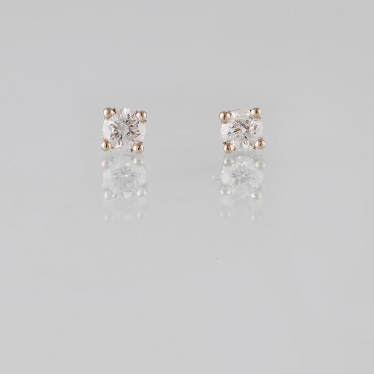 ÖRHÄNGEN, 14K vitguld med briljantslipade diamanter ca 0.32 ct. Vikt 1,0 gram.