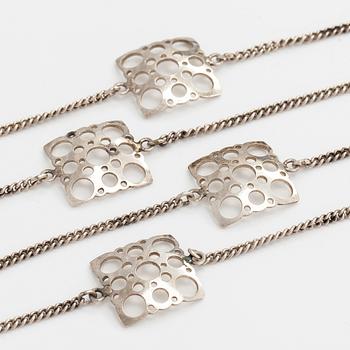 Liisa Vitali, kaulaketju ja rannekoru, "Leppäkerttu", sterling hopeaa, Westerback, Helsinki 1971 ja 1972.