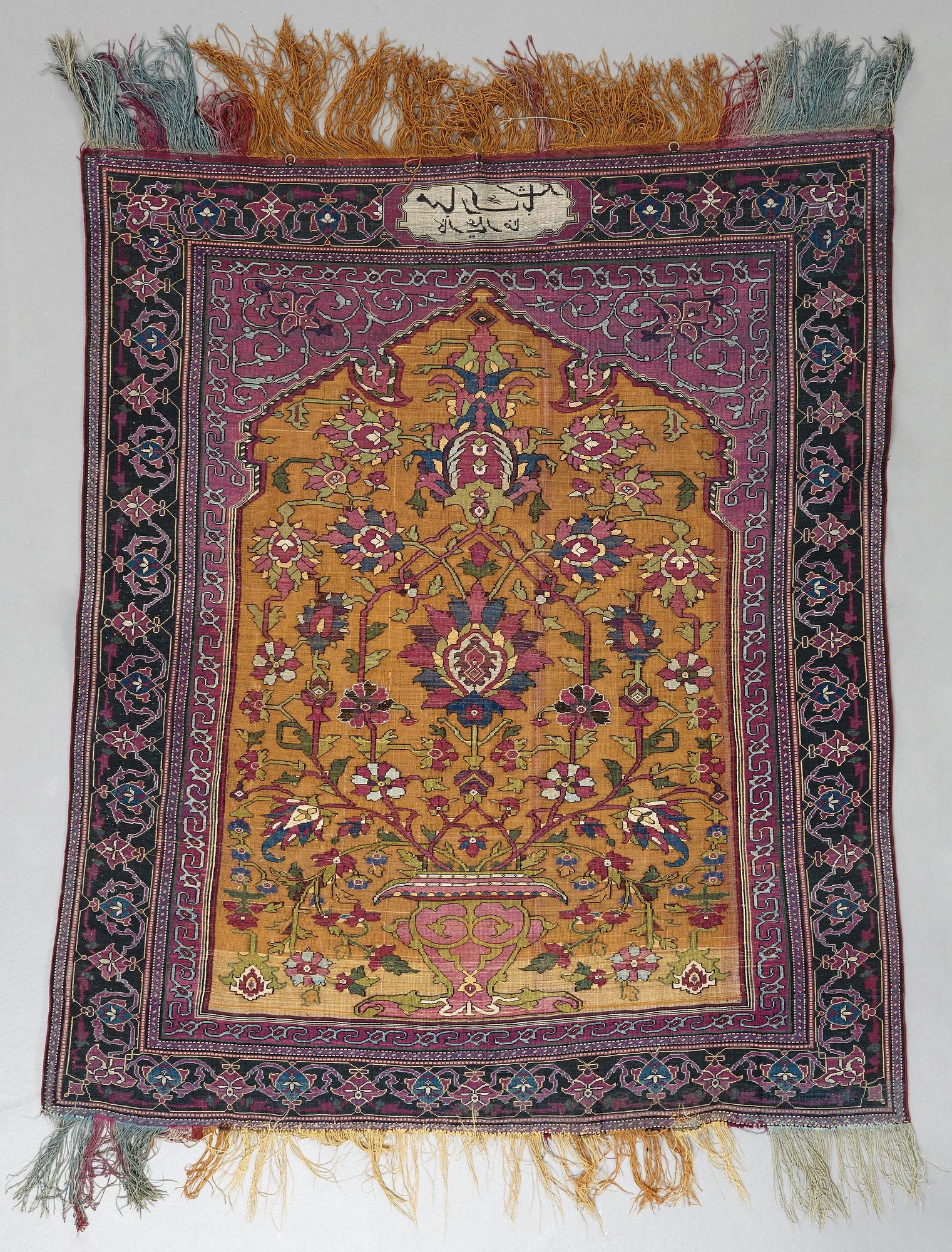 MATTA, antik/semiantik silke Keshan Souf, sannolikt Motachem, ca 112,5 x 100-93 cm (samt överst 1½ cm slätväv).