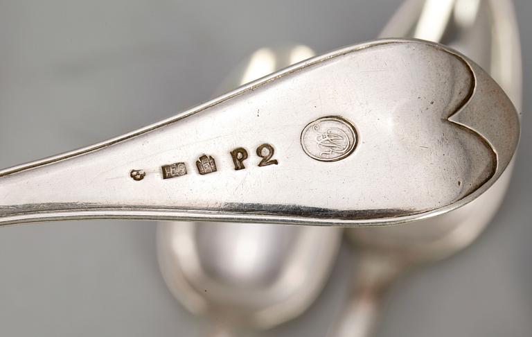 SKEDAR, 8 st, silver, 1700-tal. Bl a Arvid Vernström Eksjö (1778-1811) Tot vikt ca 445g.