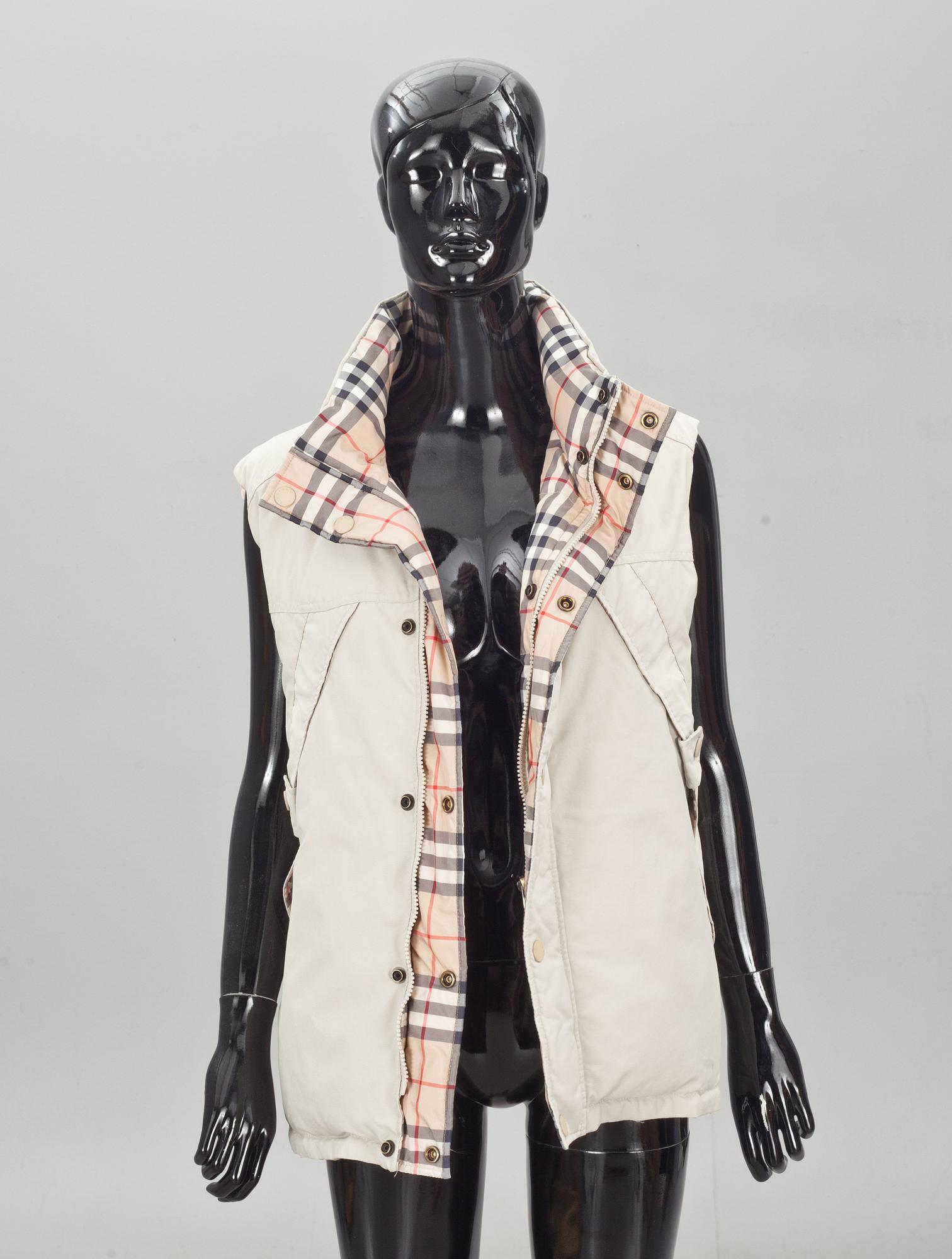 VÄST, Burberry London.