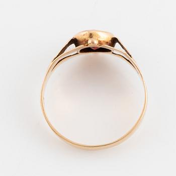 Ring, 18K guld med granat.