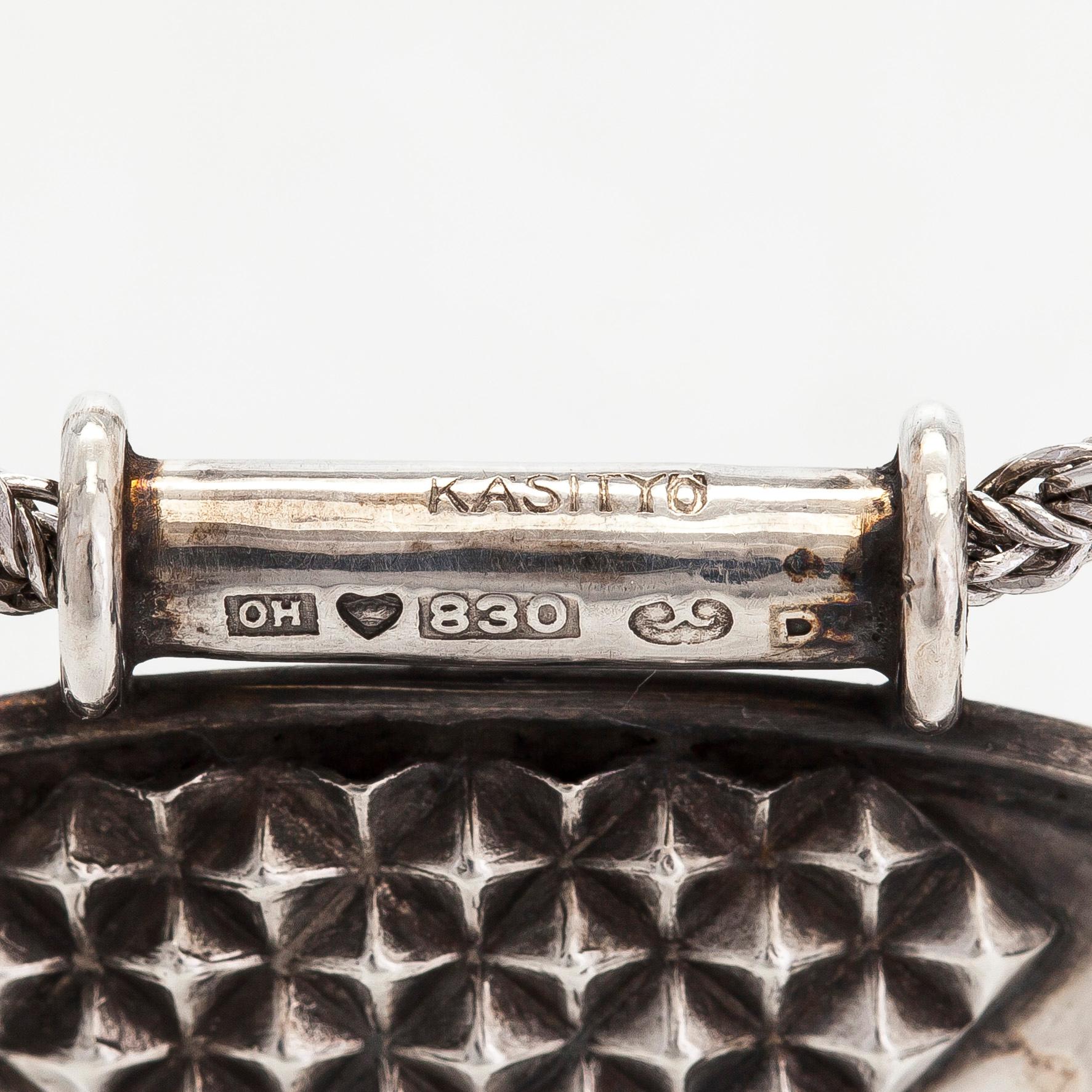 Saara Hopea, hänge i form av hjärta. Ossian Hopea, Borgå.