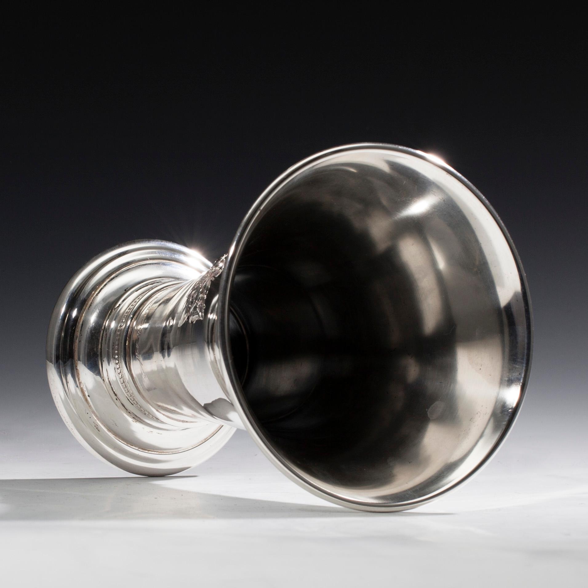 BÄGARE, sterling silver, svenska importstämplar 2004. Vikt 302 g.