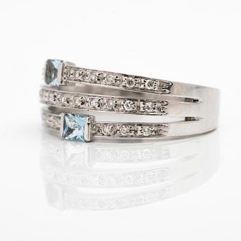 Ring, 18K white gold with aquamarines and brilliant-cut diamonds.