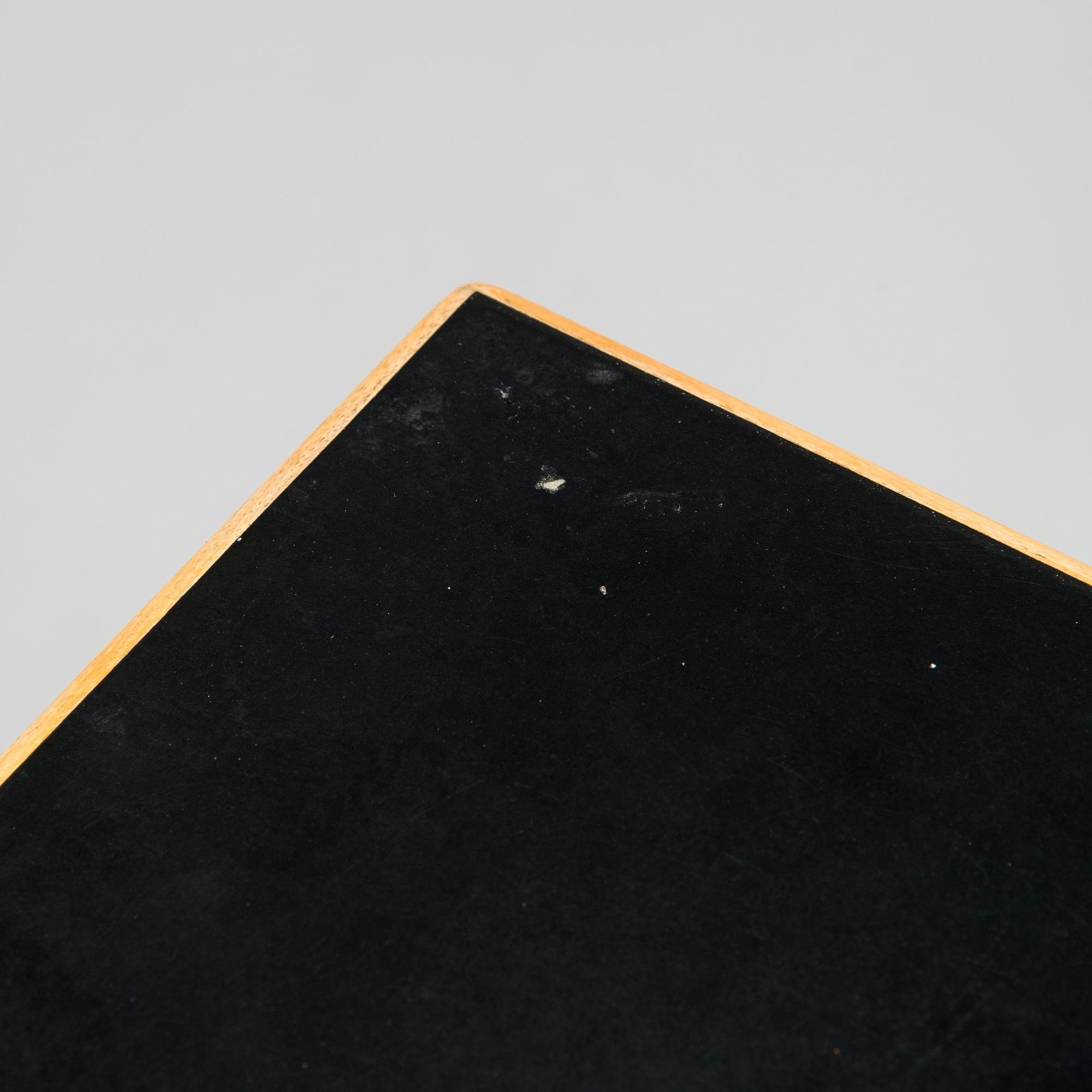 Alvar Aalto, kirjoituspöytä, "K81", O.Y. Huonekalu-ja Rakennustyötehdas A.B. 1900-luvun puoliväli.