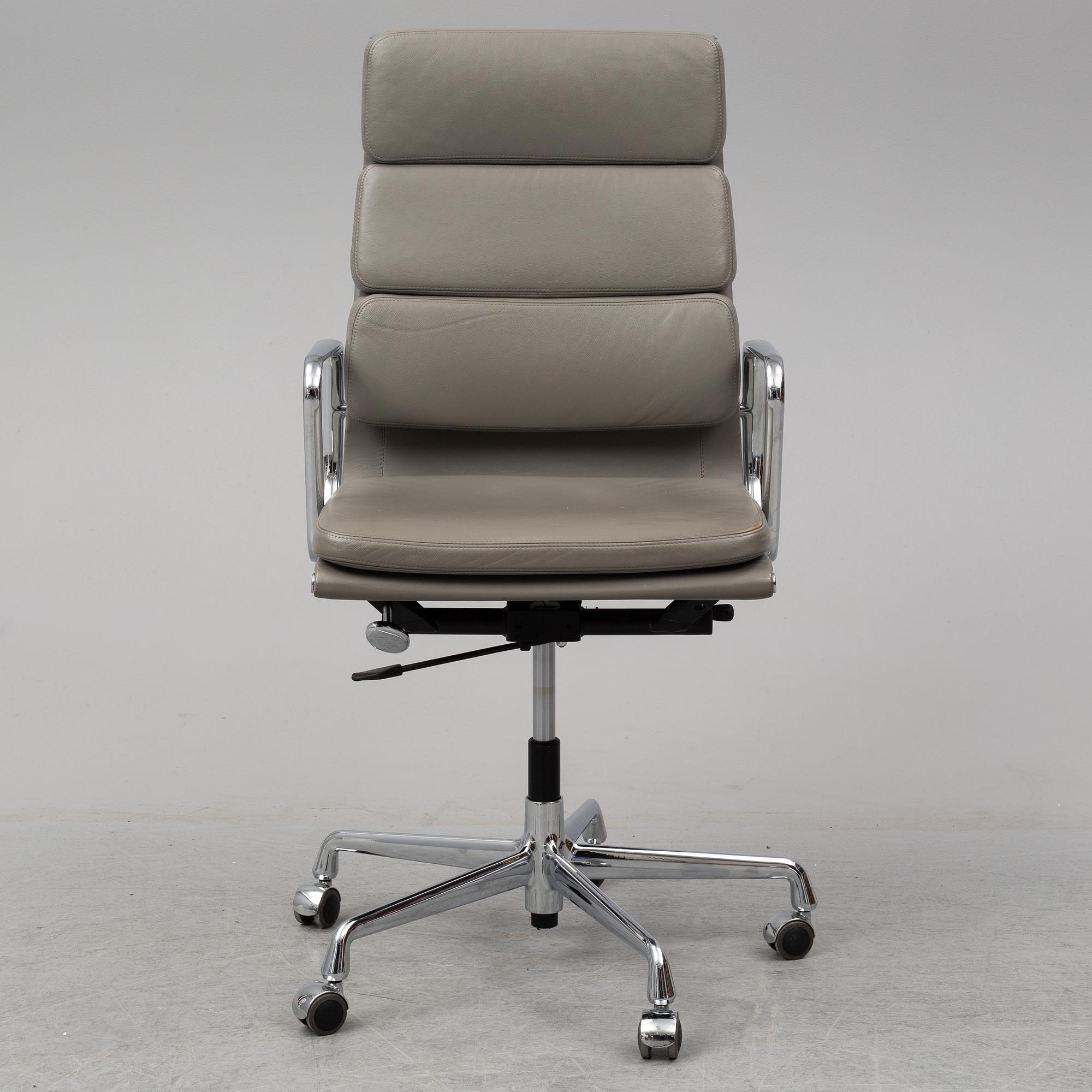 CHARLES AND RAY EAMES, an EA 219 chair, Vitra.