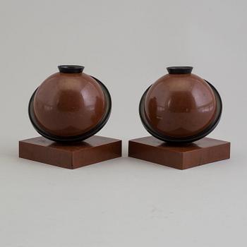 LJUSSTAKAR, "Saturnus" 1 par, bakelit 1930-tal.