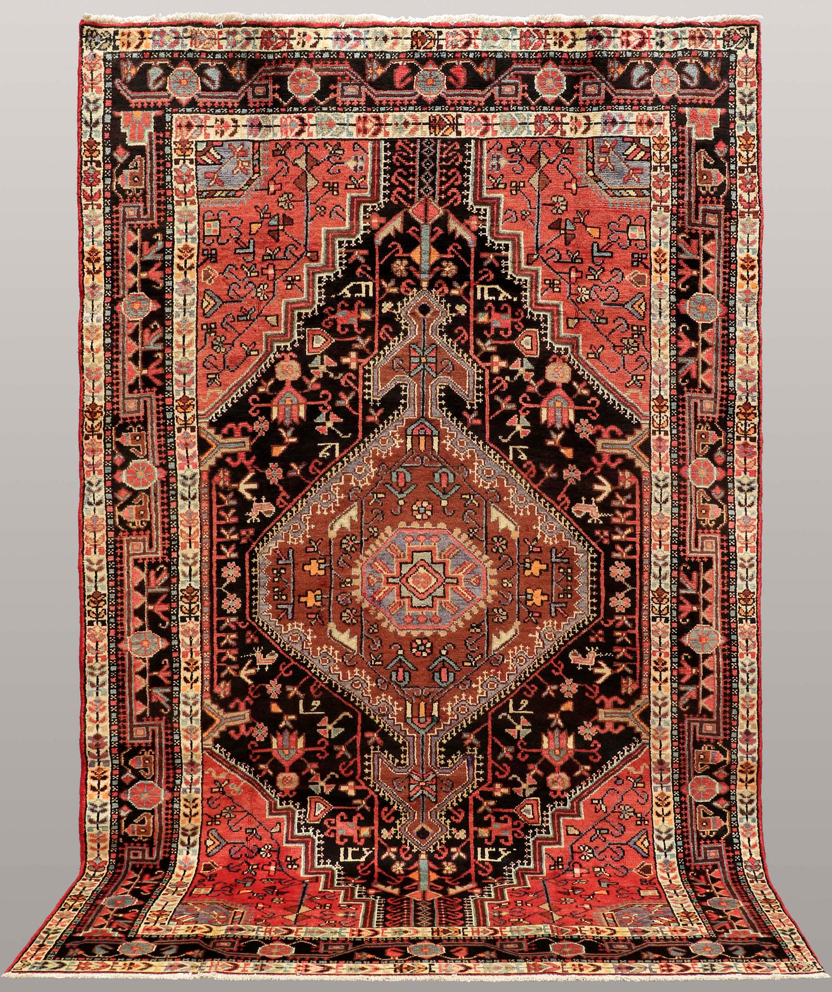 A Hamadan rug, approx. 305 x 185 cm.
