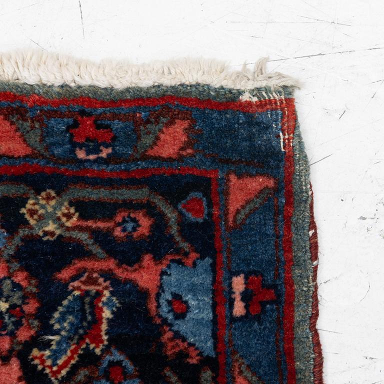 Matta, orientalisk, ca 212 x 136 cm.