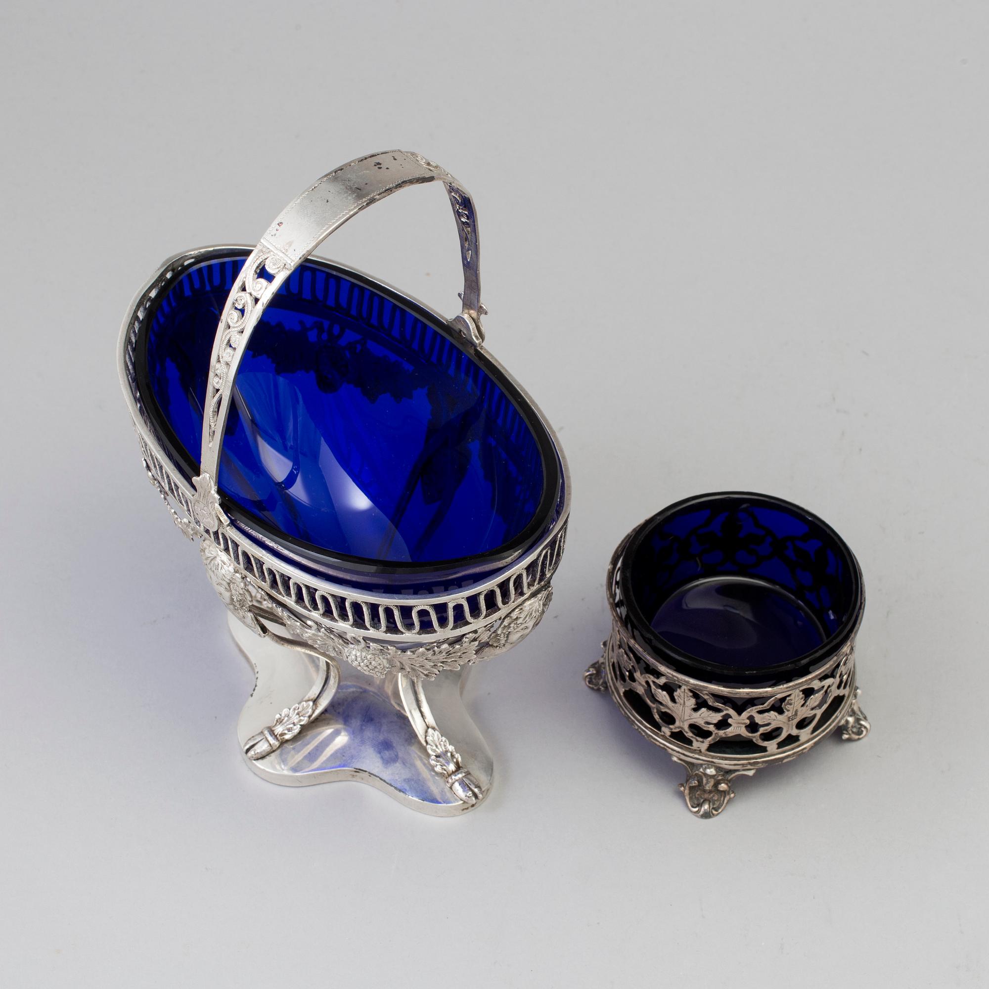A bowl and a salt cellar, silver and glass. Northern Europe. 19th / 20th century.