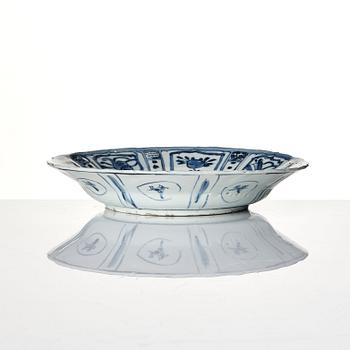 A blue and white plate, Ming dynasty, Wanli (1572-1620).