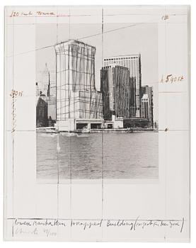 Christo & Jeanne-Claude, "Lower Manhattan Wrapped Building, Project for New York" ur "Five Urban Projects".