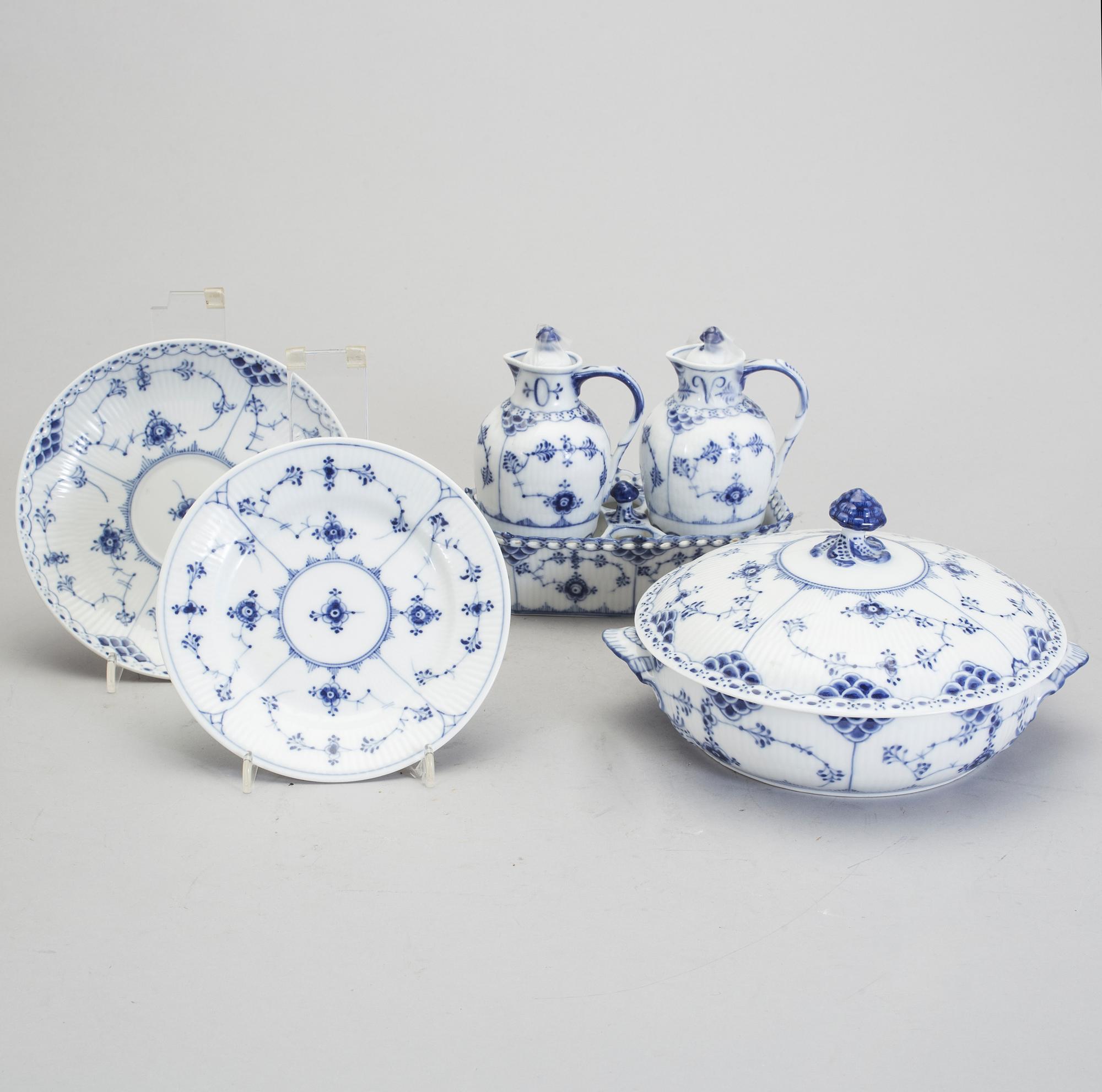 SERVISDELAR, 6 delar, "Musselmalet", Royal Copenhagen, 1900-talets andra hälft.
