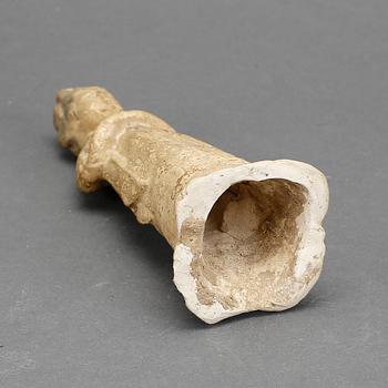 GRAVFIGURIN, lergods, Kina, möjligen Tang.