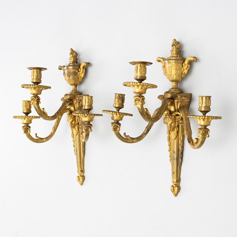 Appliquer, ett par, för tre ljus, omkring år 1900, Louis XVI-stil.